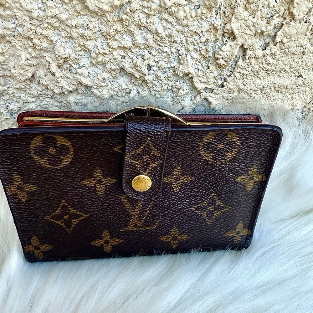 Louis Vuitton kiss lock Monogram bi fold wallet